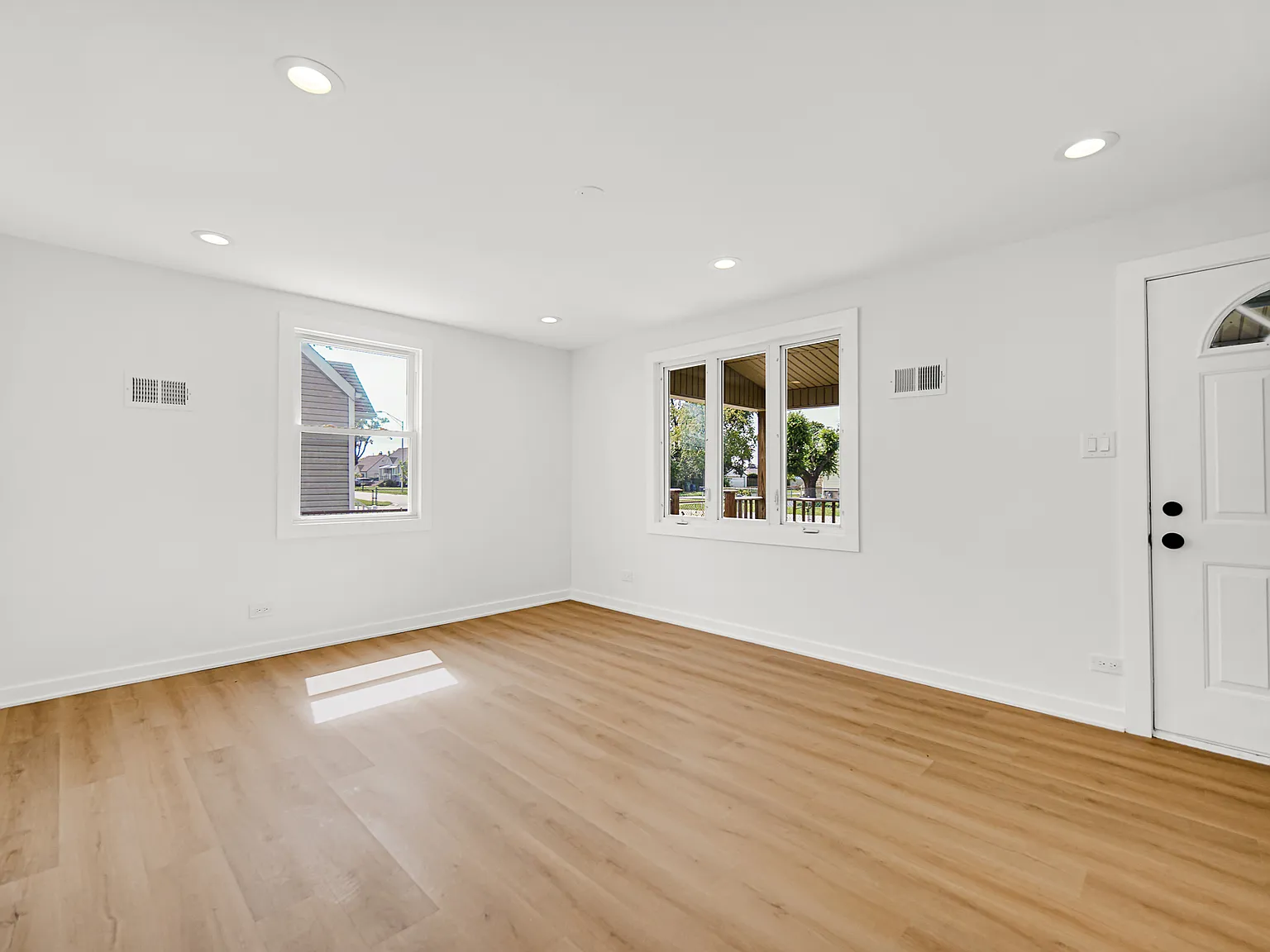4 bed, 1305 sqft, $3,000 — Photo 3