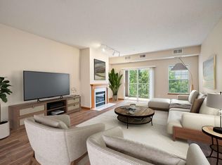 12727 College View Dr #203, Eden Prairie, MN 55344