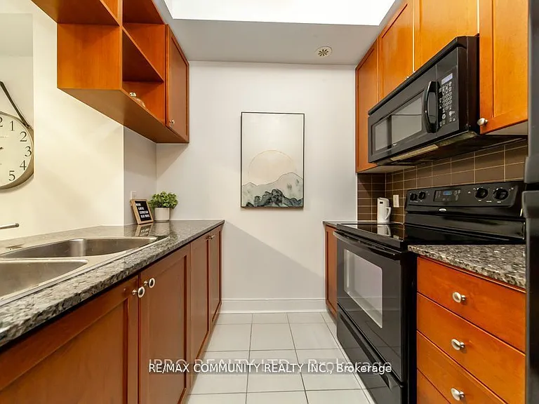 315 Village Green Sq #Townhouse 51 — Photo 12