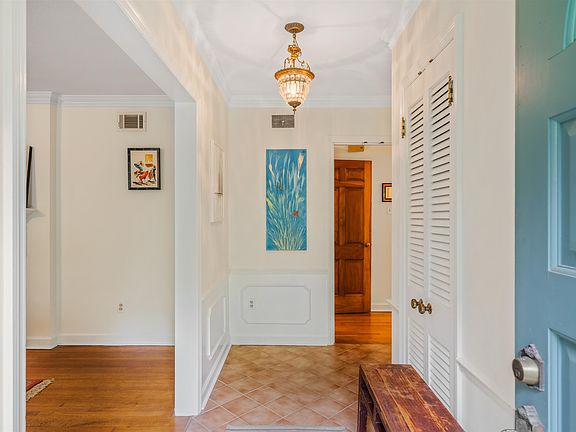 3rd image of 5556 Glenwild Ave