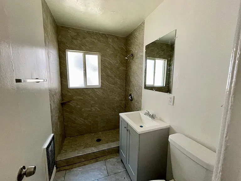 1142 N Madison Ave #2 — Photo 20