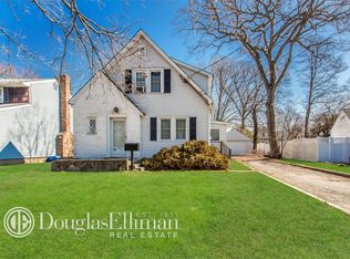 39 Jenkins Ave, North Babylon, NY 11703