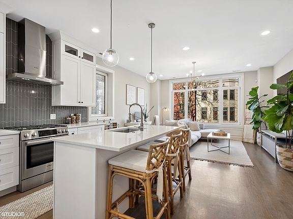 4th image of 1731 W Erie St APT 2