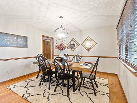 3rd image of 208 Morton Dr