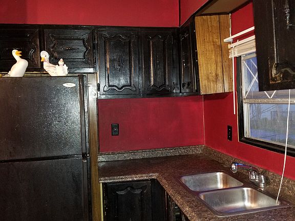5th image of 1904 Elm St #852
