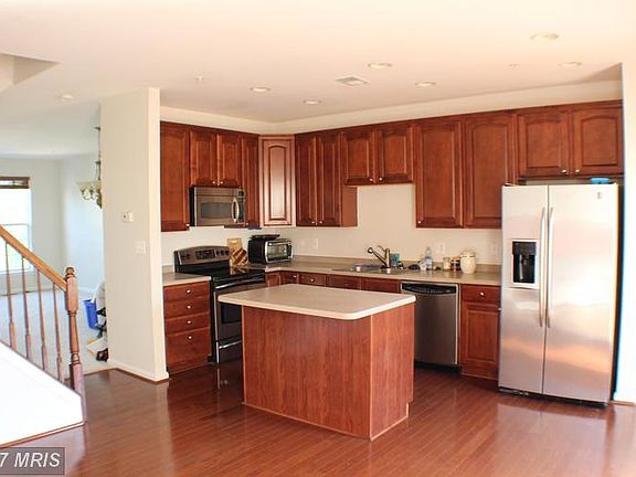 3rd image of 46044 Gooseneck Dr