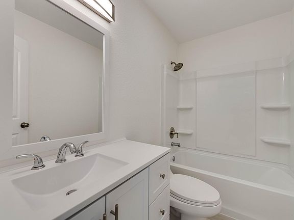 4th image of 2101A Beverly Ave