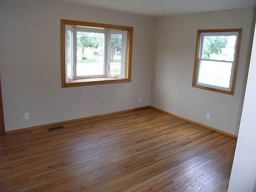 4th image of 25 Edwards Ave