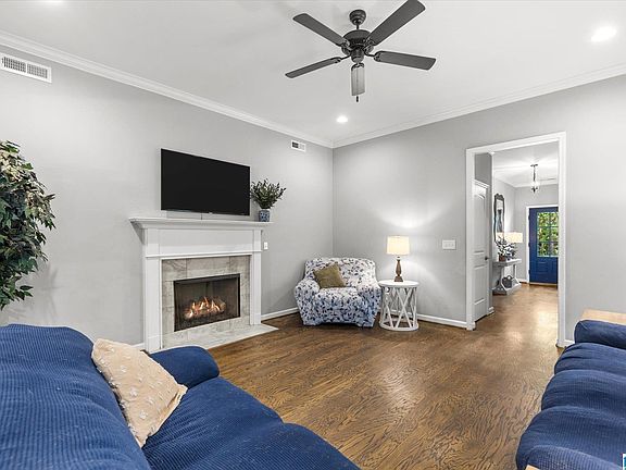 4th image of 2059 Springfield Dr
