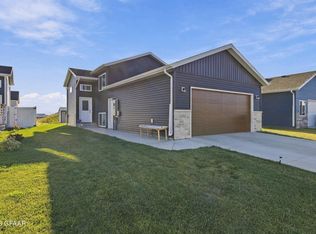 6762 Joseph St, Horace, ND 58047