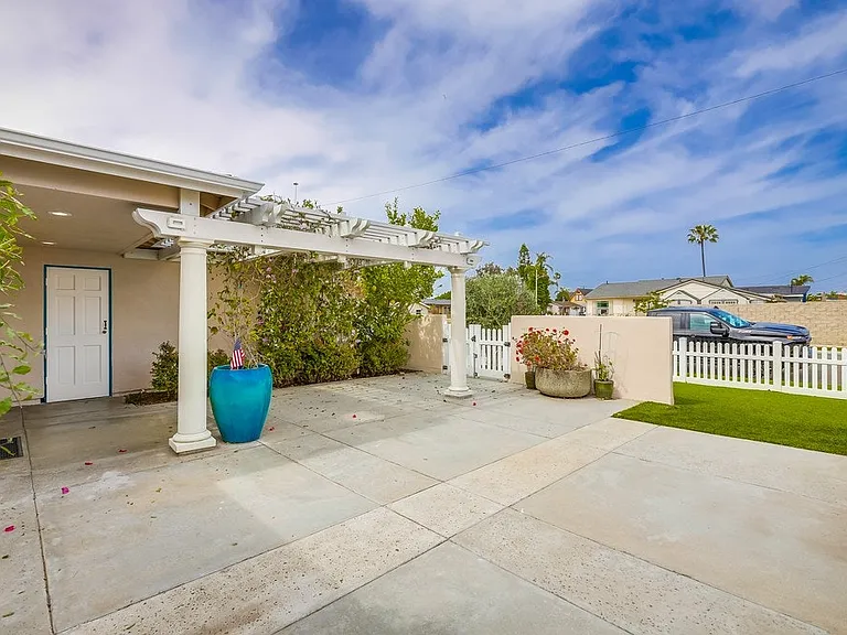19312 Harding Ln — Photo 3