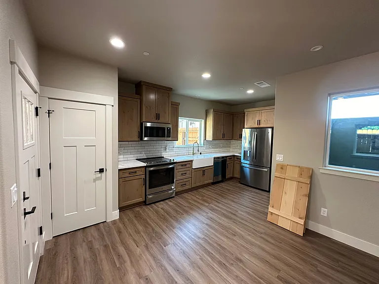 472 E Eaton Rd — Photo 3