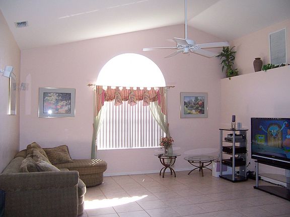 5th image of 431 SE 18th St
