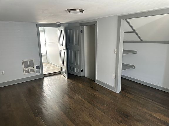 2nd image of 514 E Trinity Ln