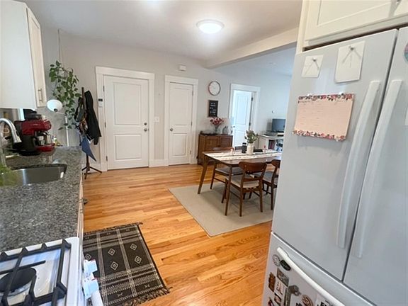 3rd image of 10 Linden Ave