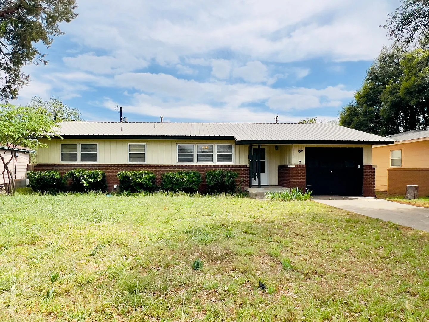 Great 3/2/1 Located Near Texas Tech University — Photo 1