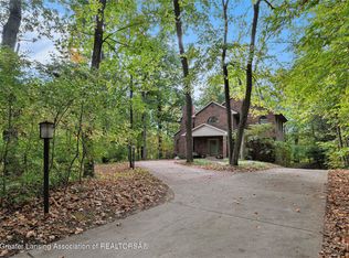 2473 Small Acres Ln, Okemos, MI 48864
