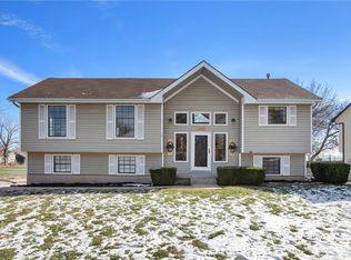 12601 S Blackfoot Dr, Olathe, KS 66062