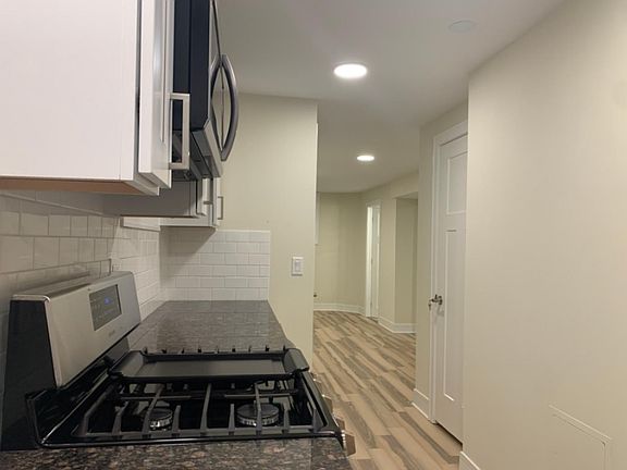 4th image of 6119 N Wolcott Ave #G