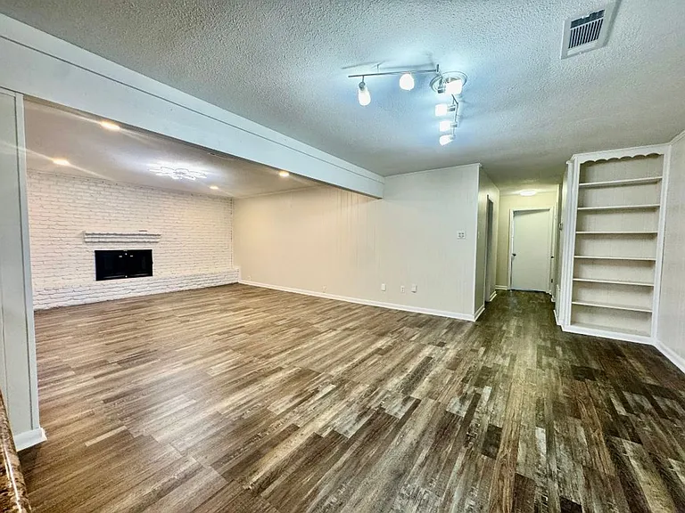 1315 Sussex Dr — Photo 4