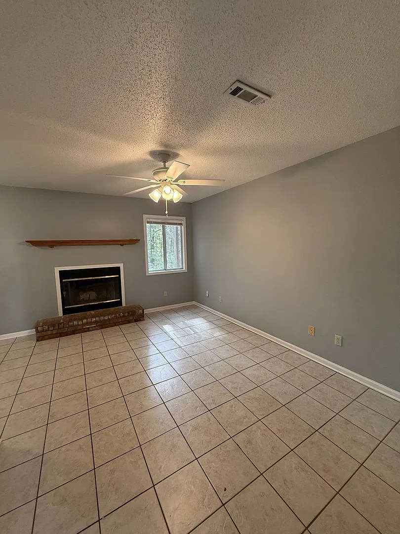 Available NOW- 106 Woodfield — Photo 3