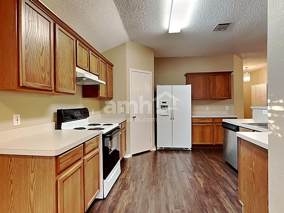 3rd image of 1420 Mosscreek Dr