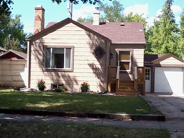 1st image of 1615 Custer St