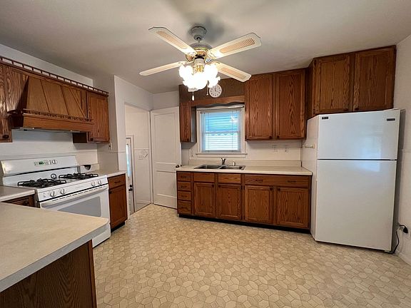 3rd image of 728 Ashley Ave