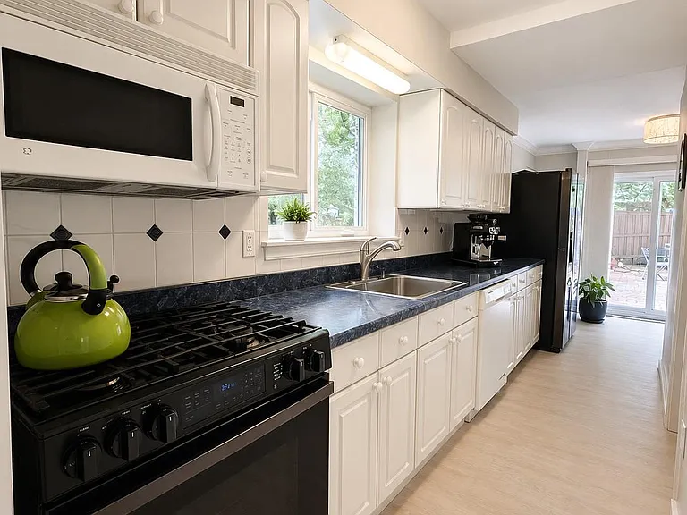 8913 Cromwell Dr — Photo 6