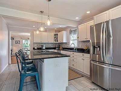 2nd image of 16 Cuomo Dr
