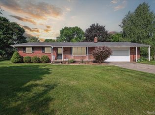229 Hillview Ter, Fenton, MI 48430