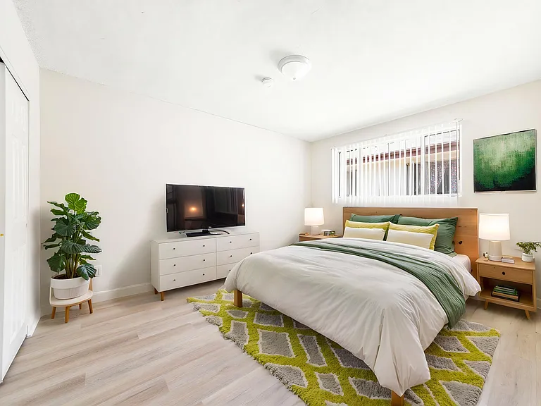 12858 Oxnard St #5 — Photo 13