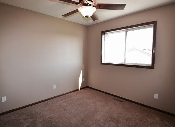 4th image of 537 23rd Ave N