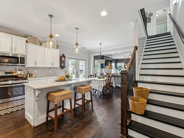 1033 Evan Cir — Photo 8