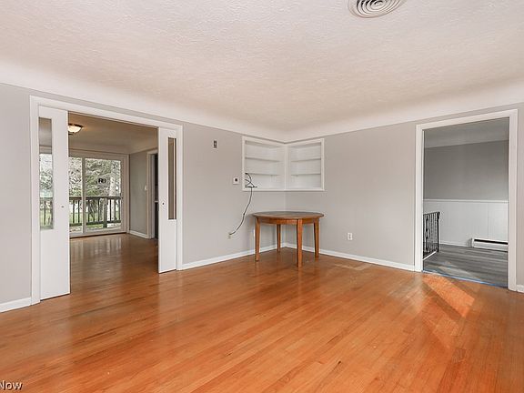 5th image of 806 S Lake St S