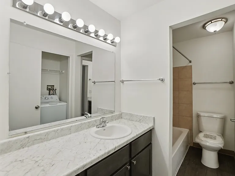 Kimberly Club Apartments — Photo 49