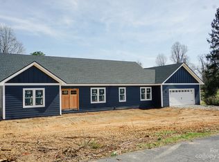 128 Fates Cir, Flat Rock, NC 28731