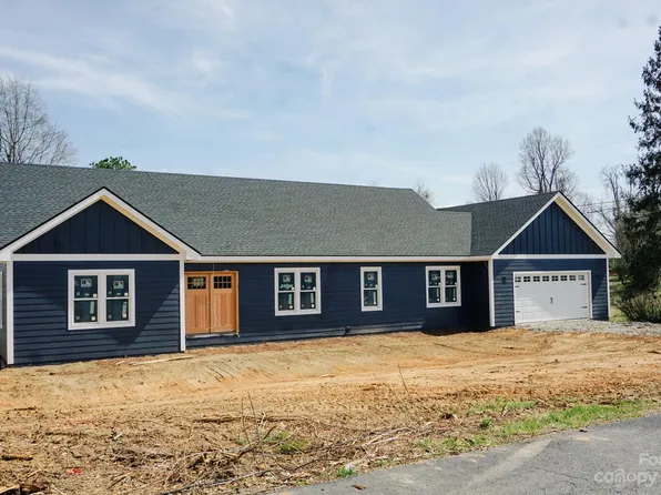 128 Fates Cir, Flat Rock, NC 28731