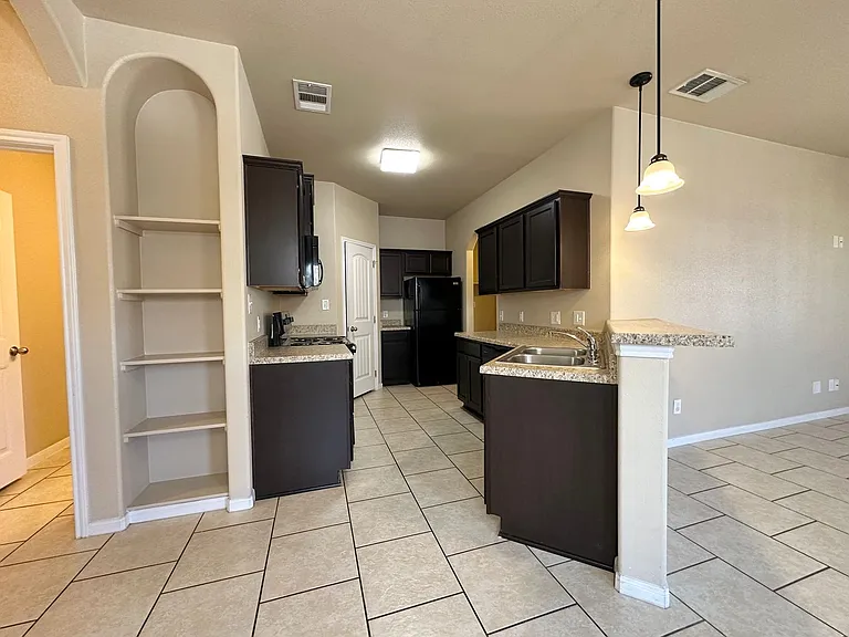 4601 Cambridge Dr — Photo 8