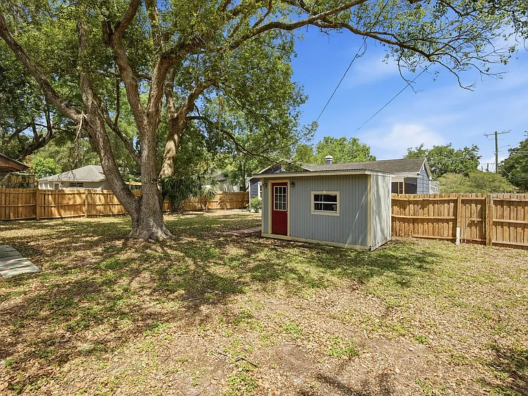 1419 E Jean St — Photo 41