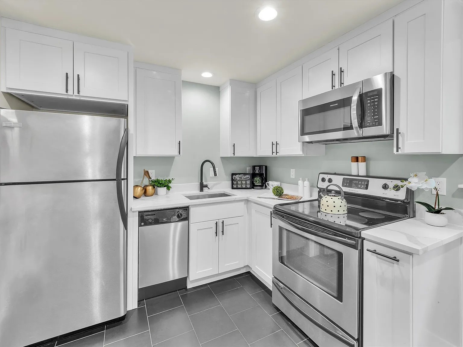 Studio, 548 sqft, $1,850 — Photo 3