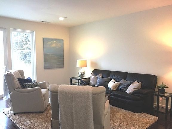 4th image of 68 Lakeview Pl