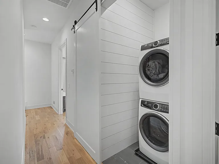 1109 Bate Ave #2 — Photo 22