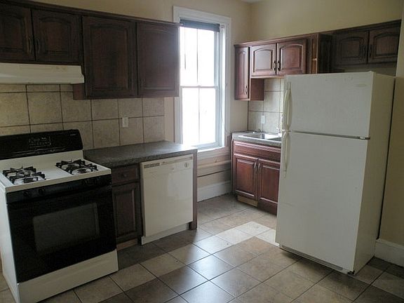 150 N. 11th St. Kitchen