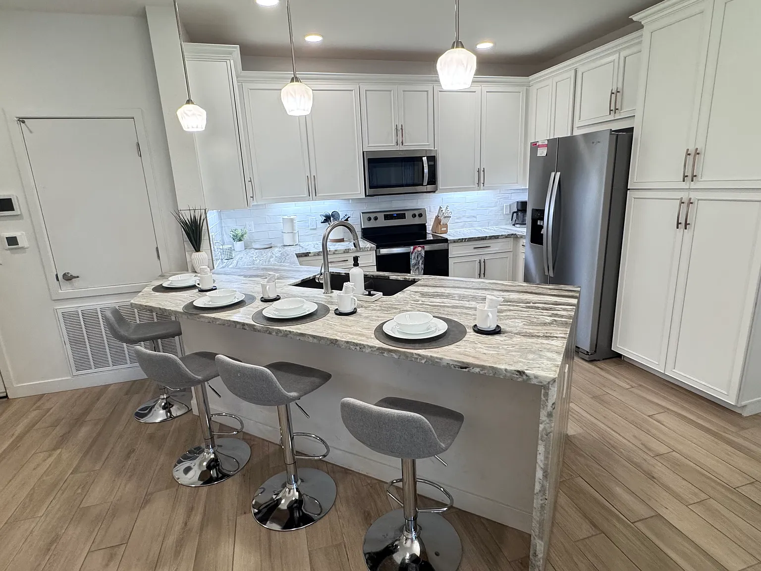 2 bed, 1464 sqft, $3,500 — Photo 2