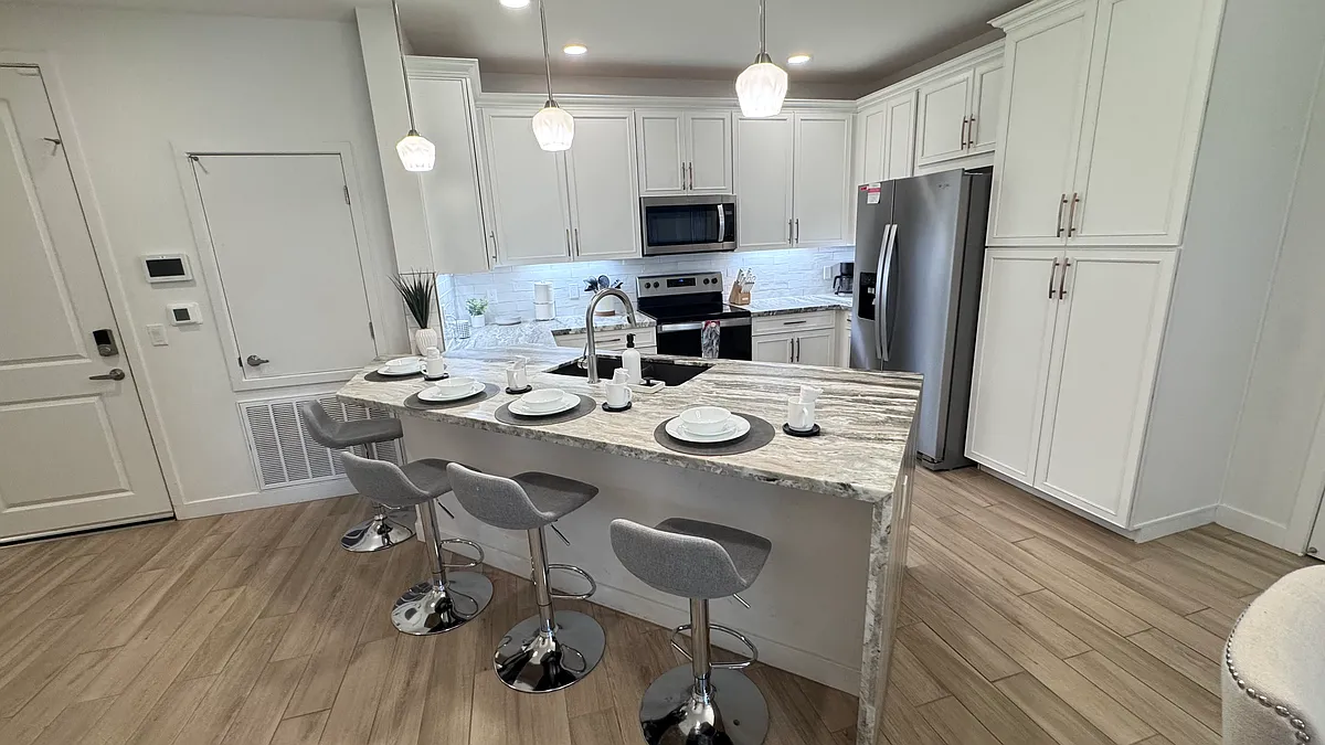 Building Photo - 2511 W Queen Creek Rd #173