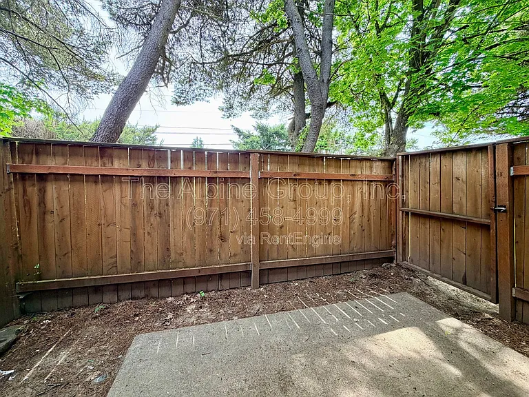 3800 NW Chemult Pl #D — Photo 12