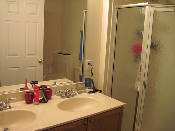4th image of 89 Lombard Ln
