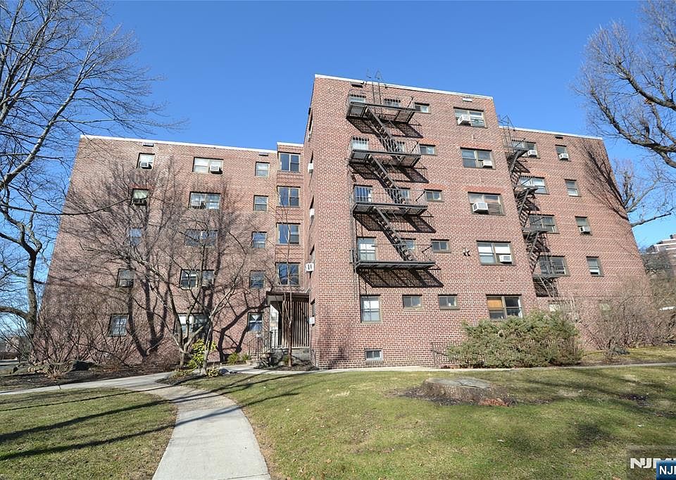 1st image of 401 Park Pl #1