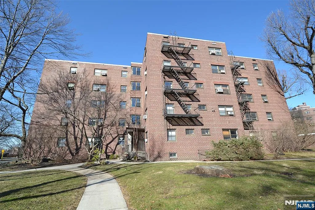 401 Park Pl #1 photo 1